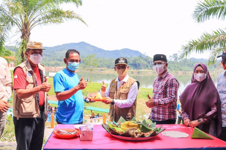 Wisata Teluk Kenyo Pagelaran diresmikan