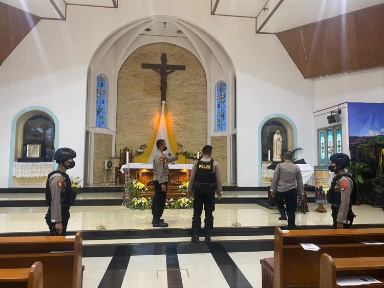 Polres Pringsewu Sterilisasi Gereja