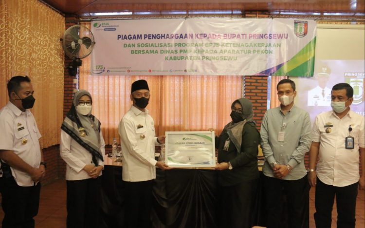 Sujadi Raih Penghargaan BPJS Ketenagakerjaan, pringsewu.lappung.com