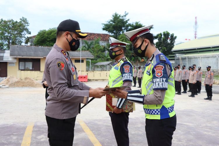 Dua Personel Polres Pringsewu, pringsewu.lappung.com