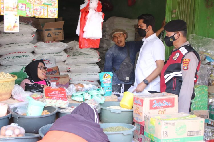 Monitoring Sembako di Pasar Sarinongko, pringsewu.lappung.com