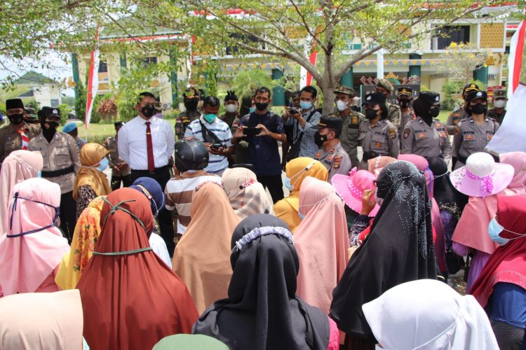 Warga Pekon Karangsari Demonstrasi, pringsewu.lappung.com