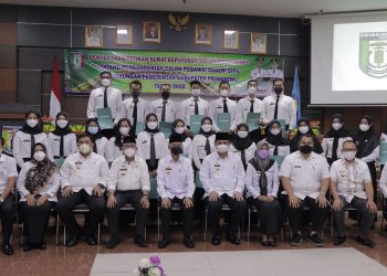 Sujadi Serahkan SK CPNS, pringsewu.lappung.com