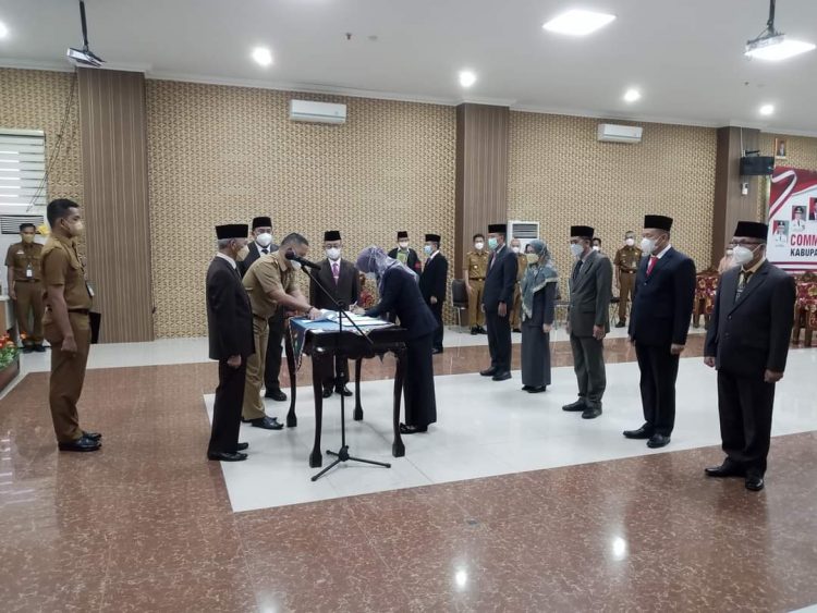 Sujadi Lantik Pejabat Eselon II, pringsewu.lappung.com