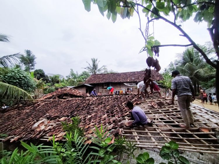 Rumah Milik Ponidi Roboh, pringsewu.lappung.com