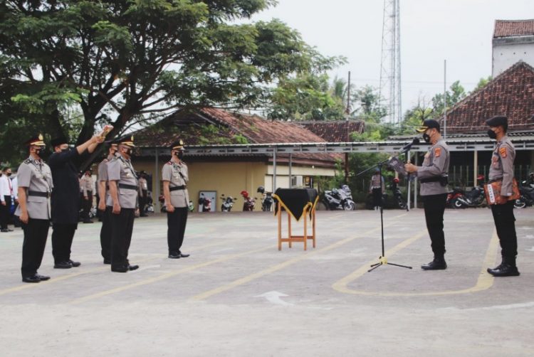 Sertijab Kabag Operasional dan Kapolsek Pardasuka
