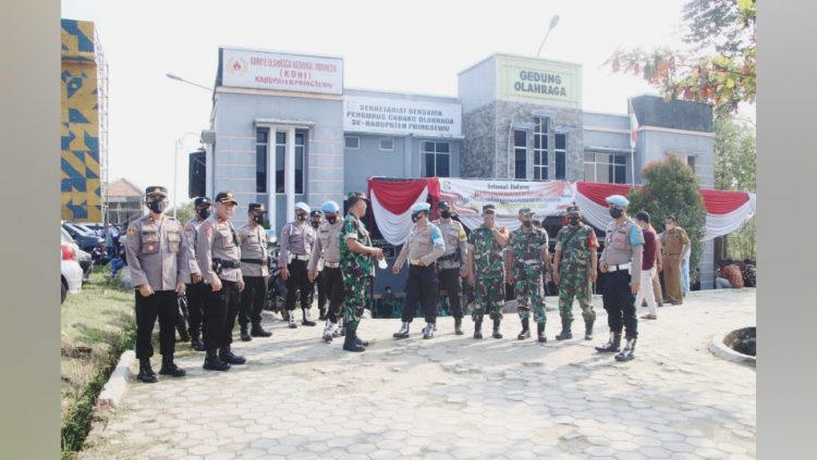 Polres Pringsewu Mengamankan Pelantikan Kepala Pekon
