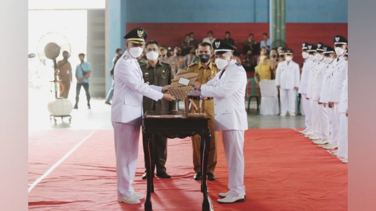 Adi Erlansyah Melantik Kepala Pekon