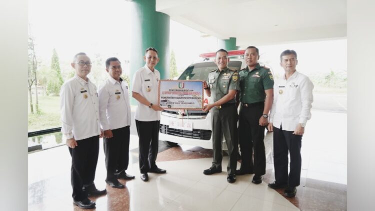Adi Erlansyah Serahkan Bantuan Ambulans